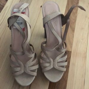 9.5 Jessica Simpson platform sandals.